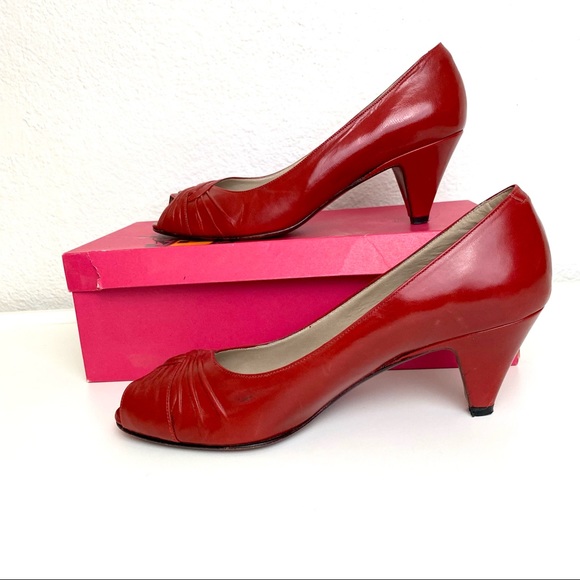 Vintage Vaneli Red Leather Peep Toe Heels, Size 8M, IN GREAT CONDITION! - Picture 2 of 8